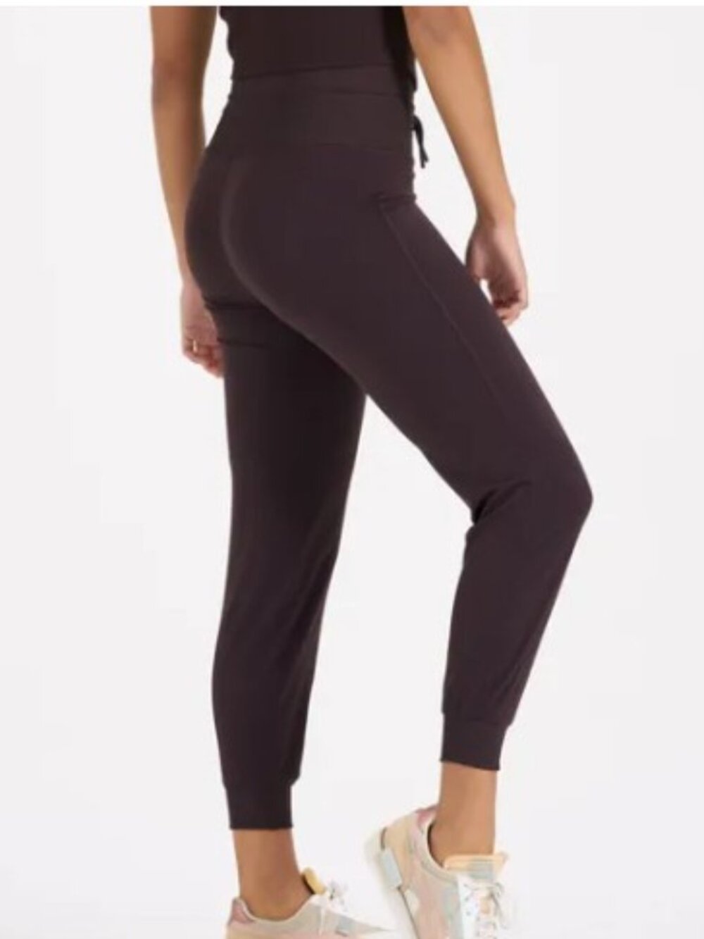 Vuori Daily Jogger in Dark Cherry, Size Small